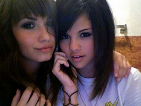 selena-demi-selena-gomez-and-demi-lovato-1482430-600-450.jpg